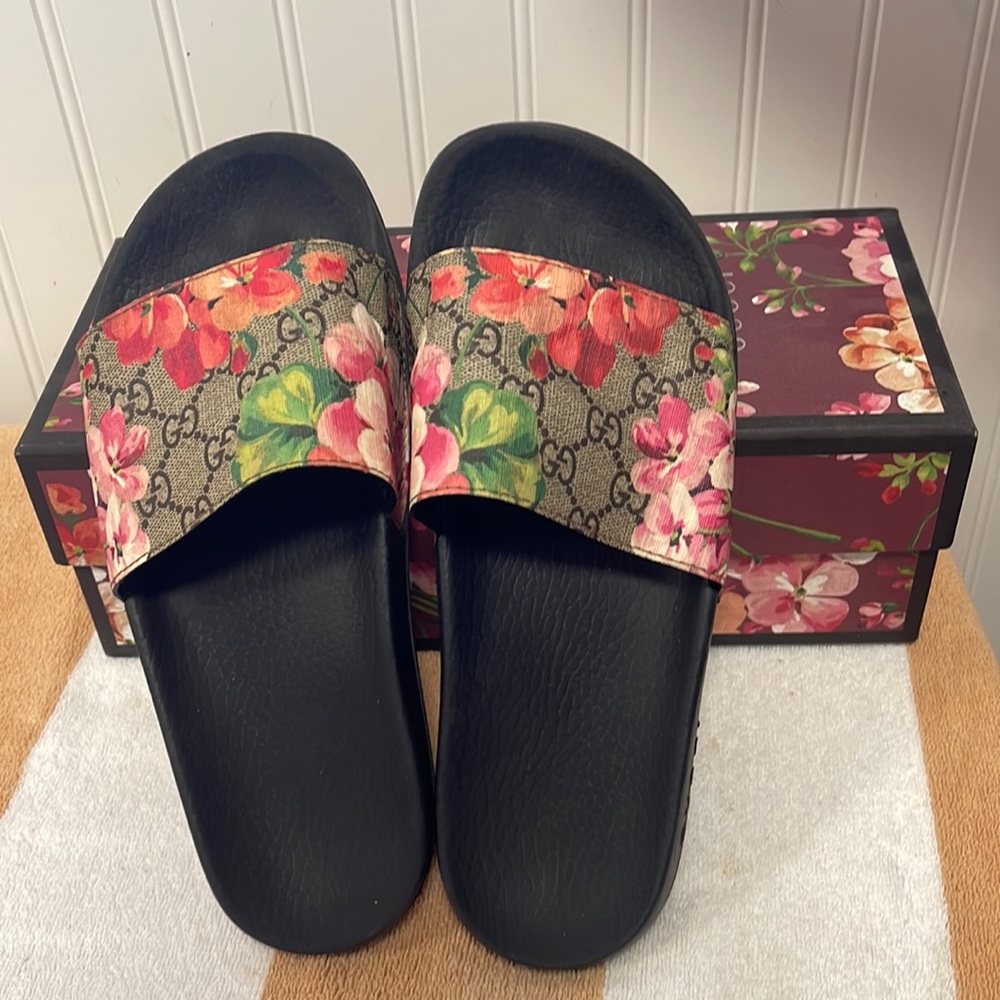COPY - Gucci slides